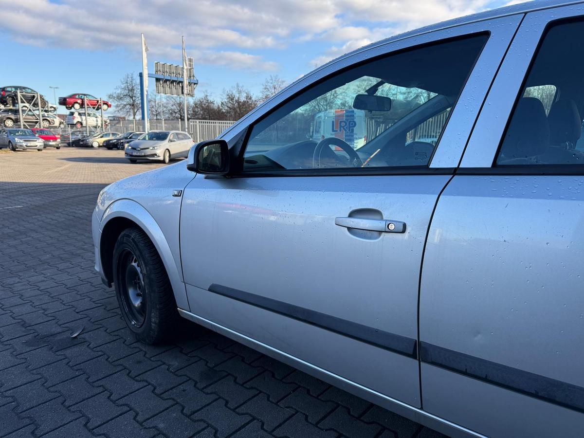 Opel Astra H original Tür vorn links Z157 Starsilber Rohbau BJ04